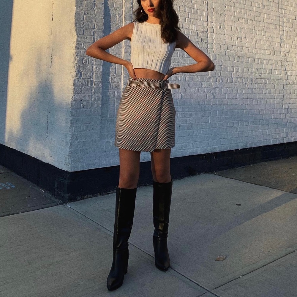 cute houndstooth skirt with belt detail